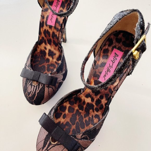 Black Lace Betsy Johnson Heels - Picture 1 of 4